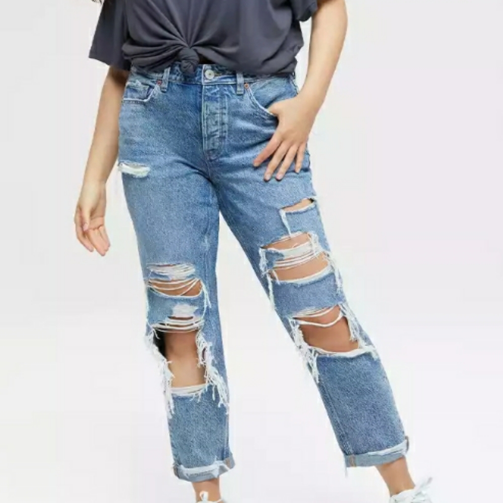 American eagle ripped Tomgirl jeans sz 0  LIKE NEW